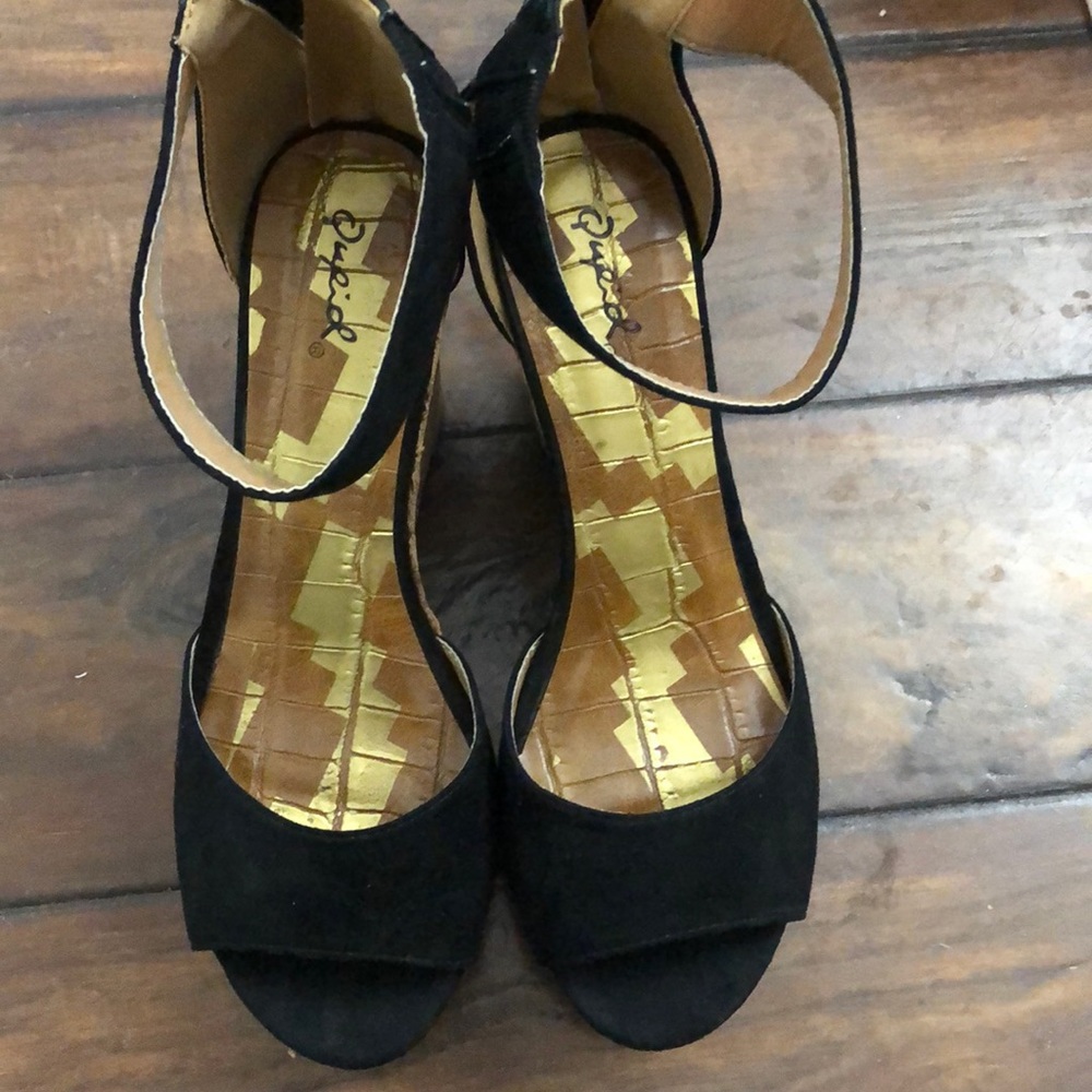 Black tassel wedges